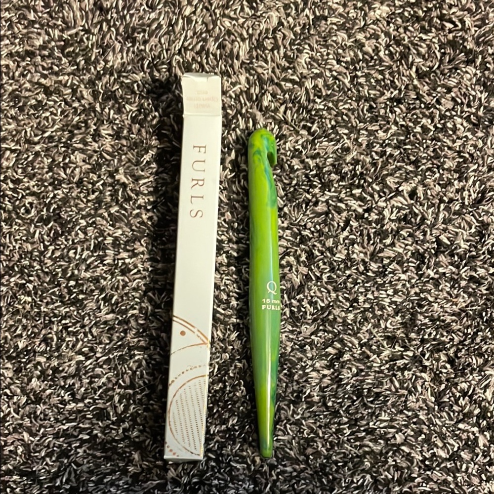 Furls Q/15 Crochet Hook green